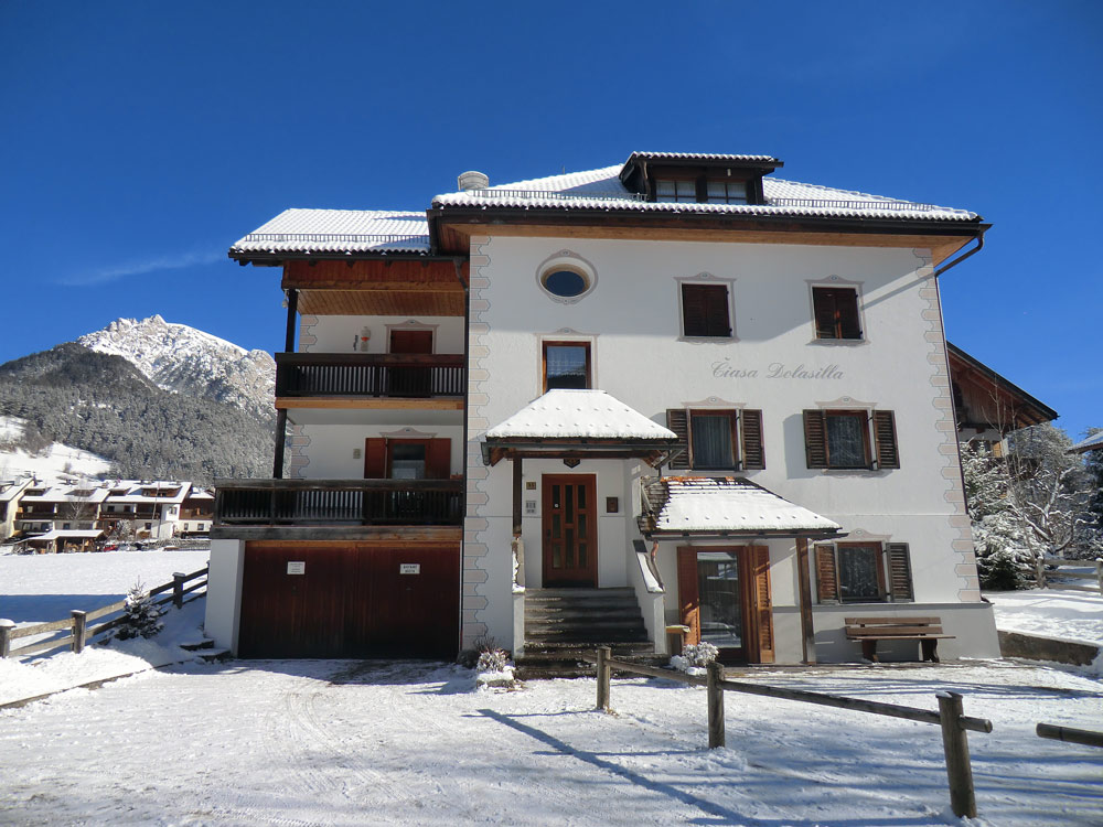 Ciasa dolasilla Winter